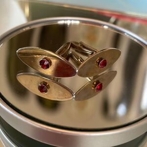 Vtg gold tone oval shaped cuff links with red stone‎